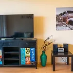 Art City-studio 7, Gross, Modern, Citynah, Kostenfreie Parkplaetze, Sued-balkon, Ruhig, Herkulesblick, Voll Ausgestattet アパート *