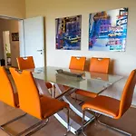 Art City-studio 7, Gross, Modern, Citynah, Kostenfreie Parkplaetze, Sued-balkon, Ruhig, Herkulesblick, Voll Ausgestattet Appartement