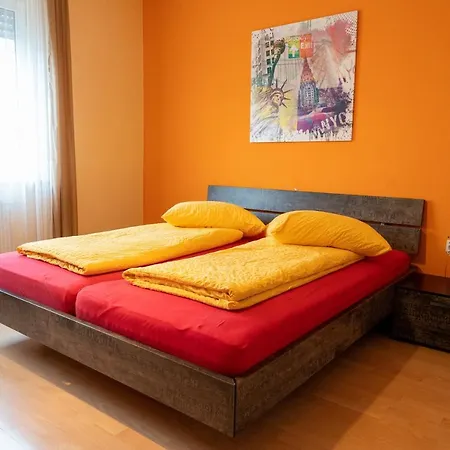 Appartamento Art City-studio 7, Gross, Modern, Citynah, Kostenfreie Parkplaetze, Sued-balkon, Ruhig, Herkulesblick, Voll Ausgestattet *