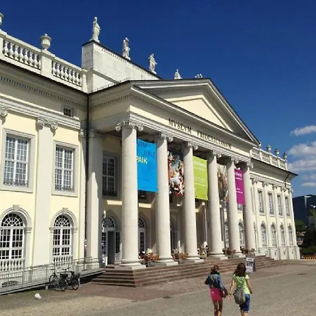 Art City-studio 7, Gross, Modern, Citynah, Kostenfreie Parkplaetze, Sued-balkon, Ruhig, Herkulesblick, Voll Ausgestattet Appartamento