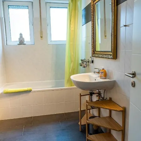 Art City-studio 7, Gross, Modern, Citynah, Kostenfreie Parkplaetze, Sued-balkon, Ruhig, Herkulesblick, Voll Ausgestattet Appartamento *