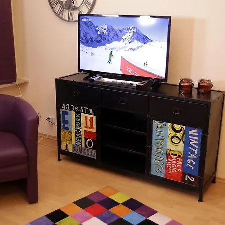 Appartamento Art City-studio 7, Gross, Modern, Citynah, Kostenfreie Parkplaetze, Sued-balkon, Ruhig, Herkulesblick, Voll Ausgestattet *