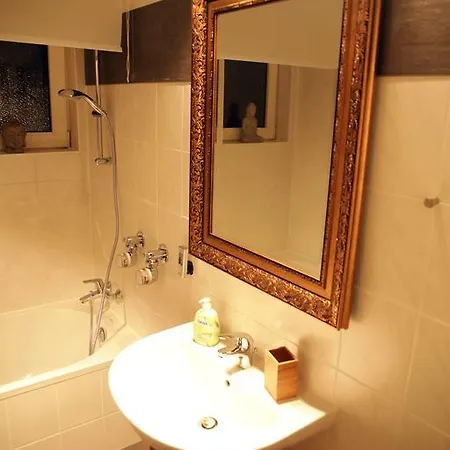 Appartamento Art City-studio 7, Gross, Modern, Citynah, Kostenfreie Parkplaetze, Sued-balkon, Ruhig, Herkulesblick, Voll Ausgestattet *