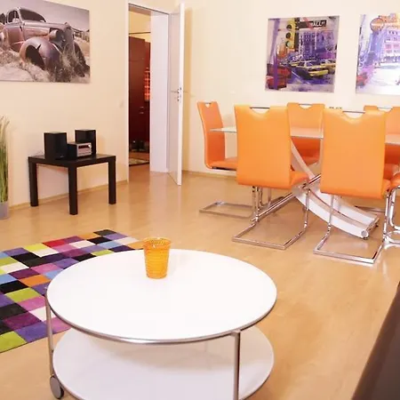 Art City-studio 7, Gross, Modern, Citynah, Kostenfreie Parkplaetze, Sued-balkon, Ruhig, Herkulesblick, Voll Ausgestattet *