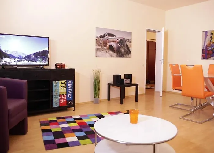 Art City-studio 7, Gross, Modern, Citynah, Kostenfreie Parkplaetze, Sued-balkon, Ruhig, Herkulesblick, Voll Ausgestattet דירה