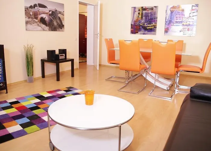 Art City-studio 7, Gross, Modern, Citynah, Kostenfreie Parkplaetze, Sued-balkon, Ruhig, Herkulesblick, Voll Ausgestattet *